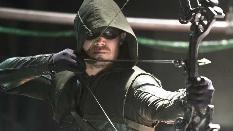 Arrow Oliver Queen draws his bow